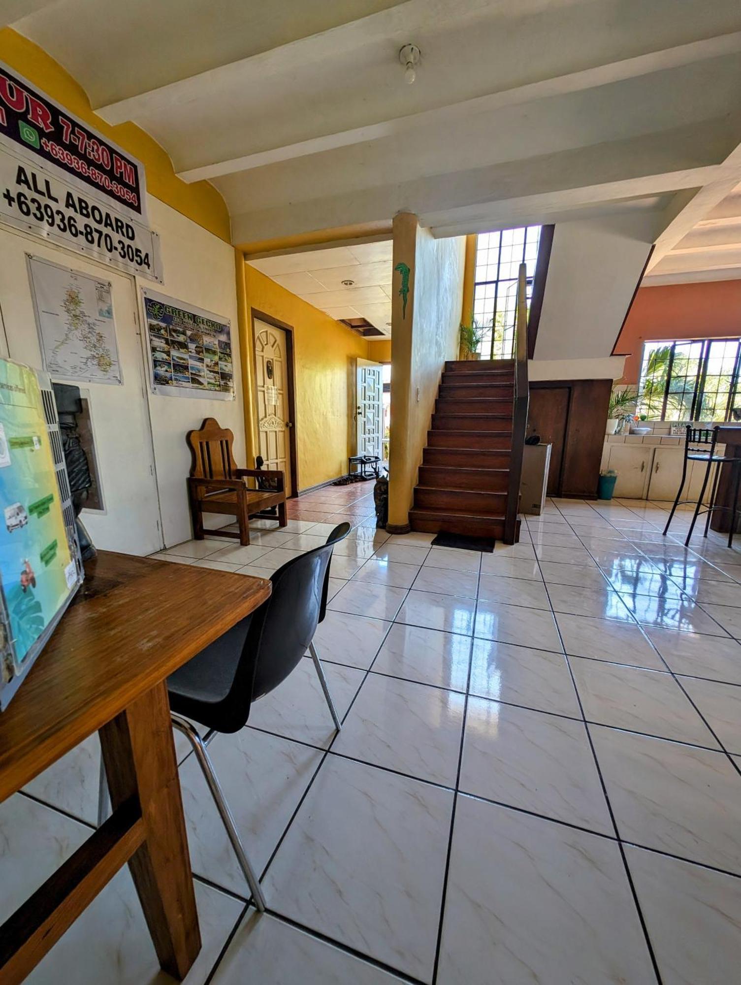 Screaming Gecko Hostel บูซวงกา ภายนอก รูปภาพ