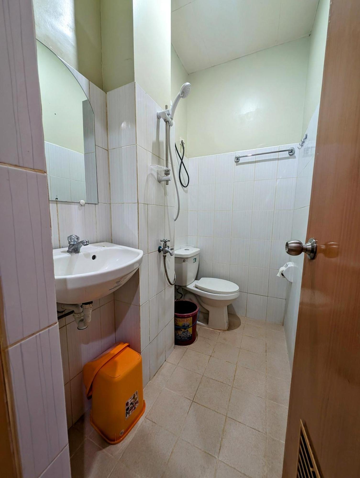 Screaming Gecko Hostel บูซวงกา ภายนอก รูปภาพ